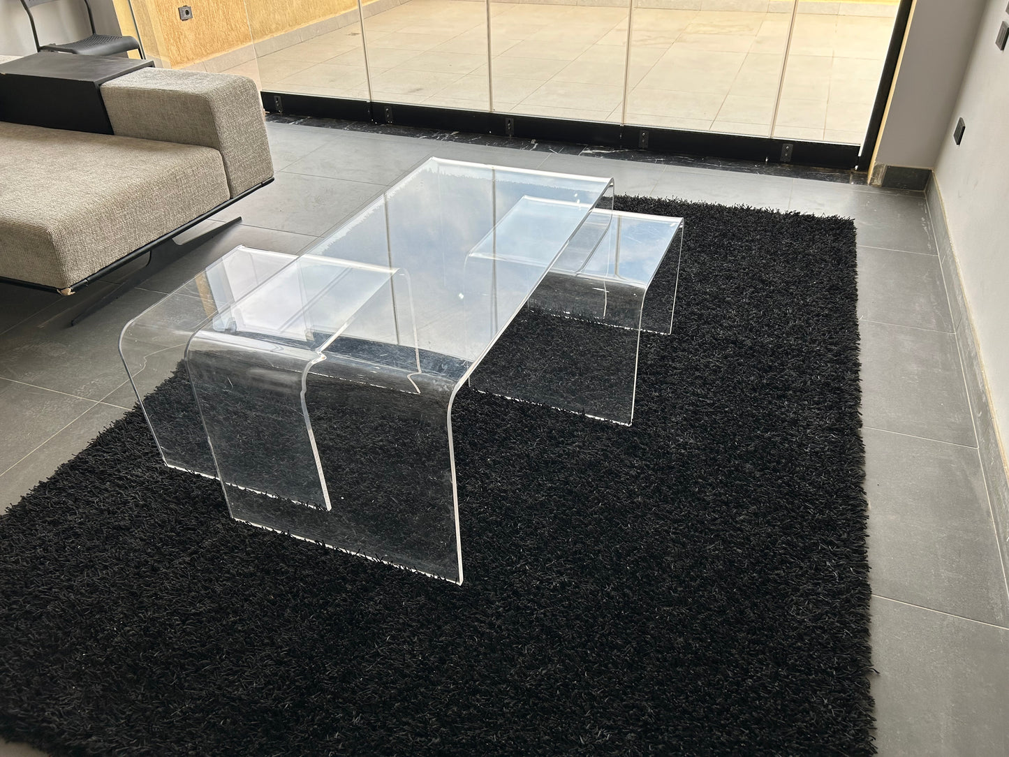 Curved Plexiglass Nesting Cocktail Table - Set of 3