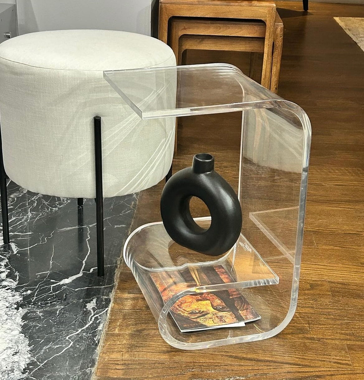 Plexiglass End Table ( G-shaped )