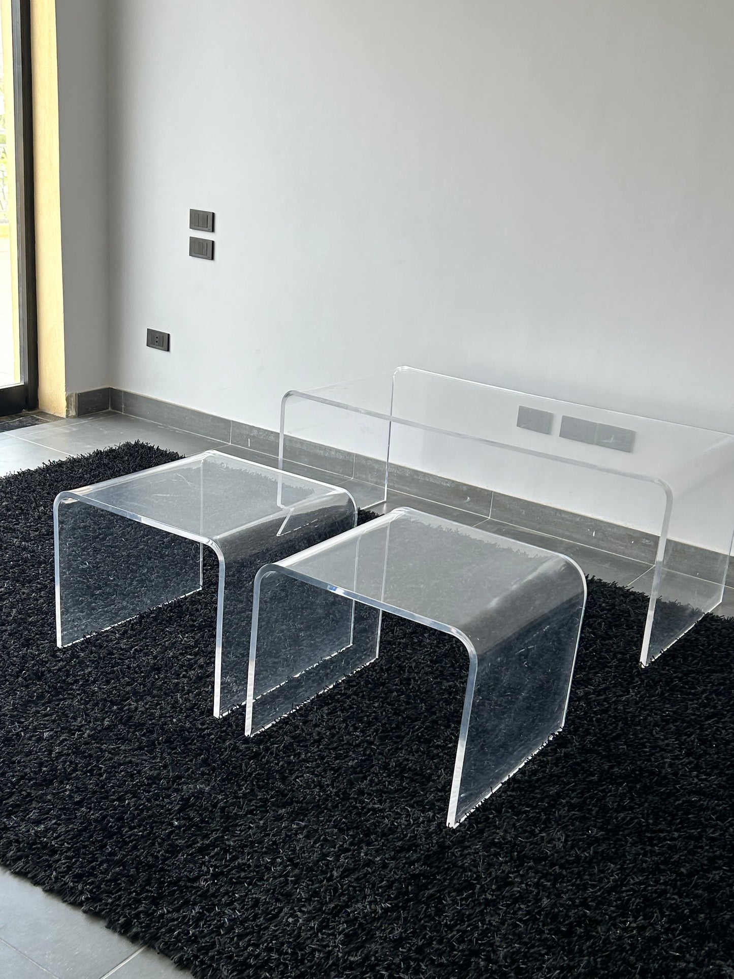 Curved Plexiglass Nesting Cocktail Table - Set of 3