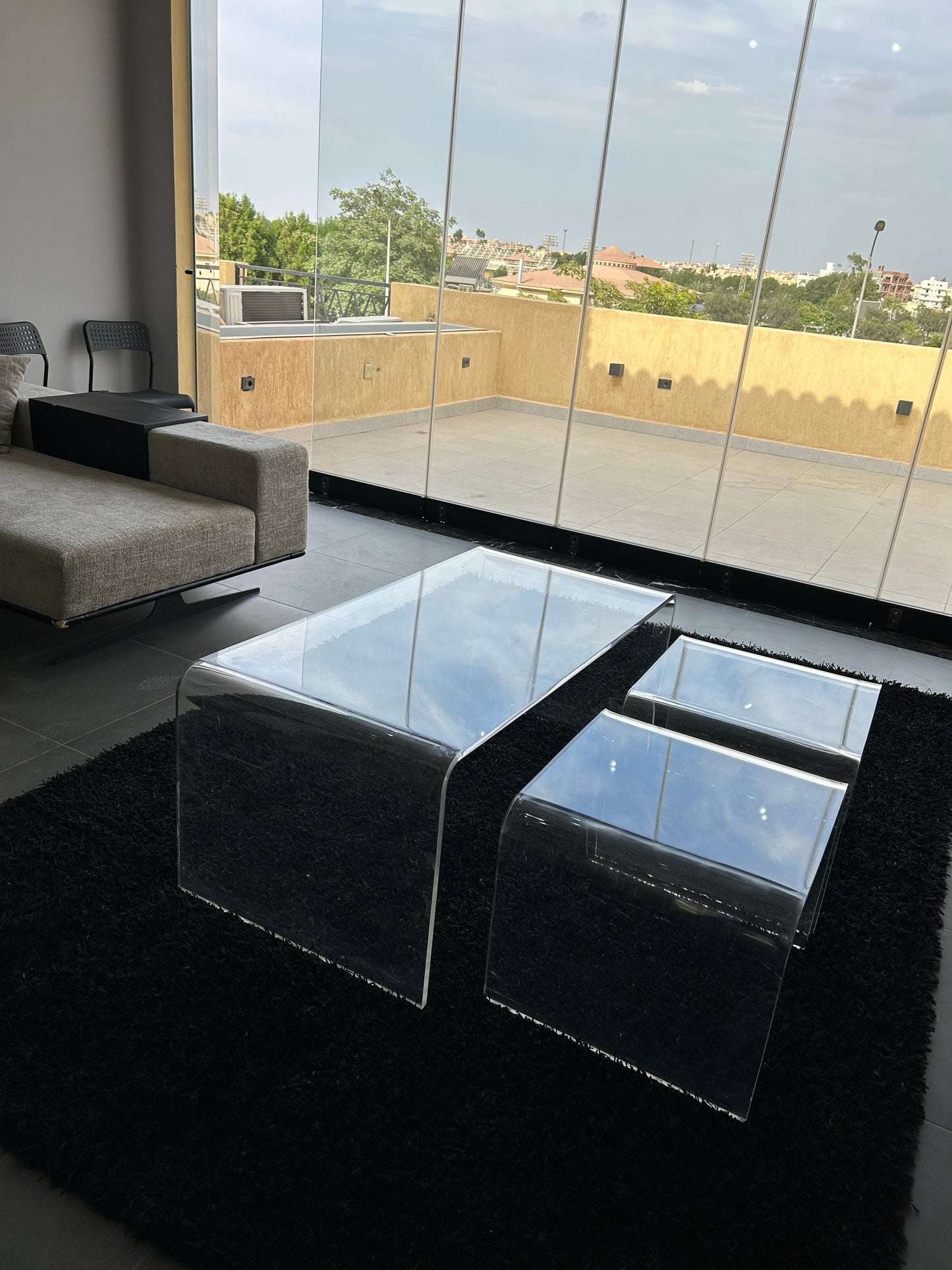 Curved Plexiglass Nesting Cocktail Table - Set of 3