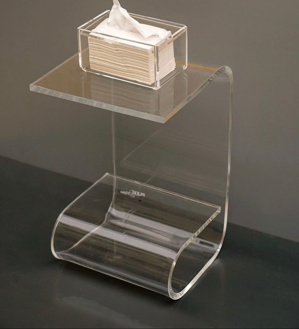 Plexiglass End Table ( G-shaped )