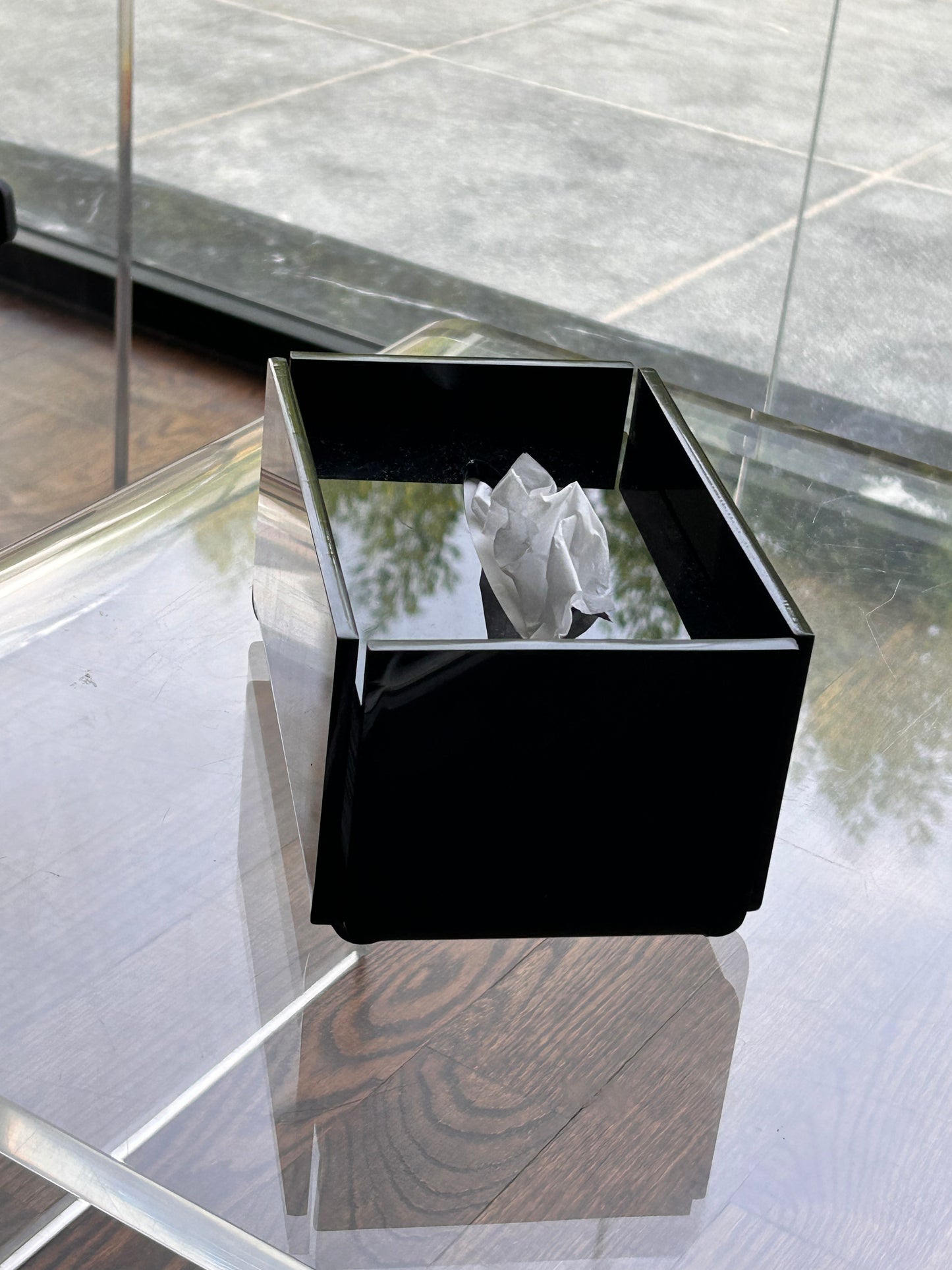 Curva Acrylic Tissue Box