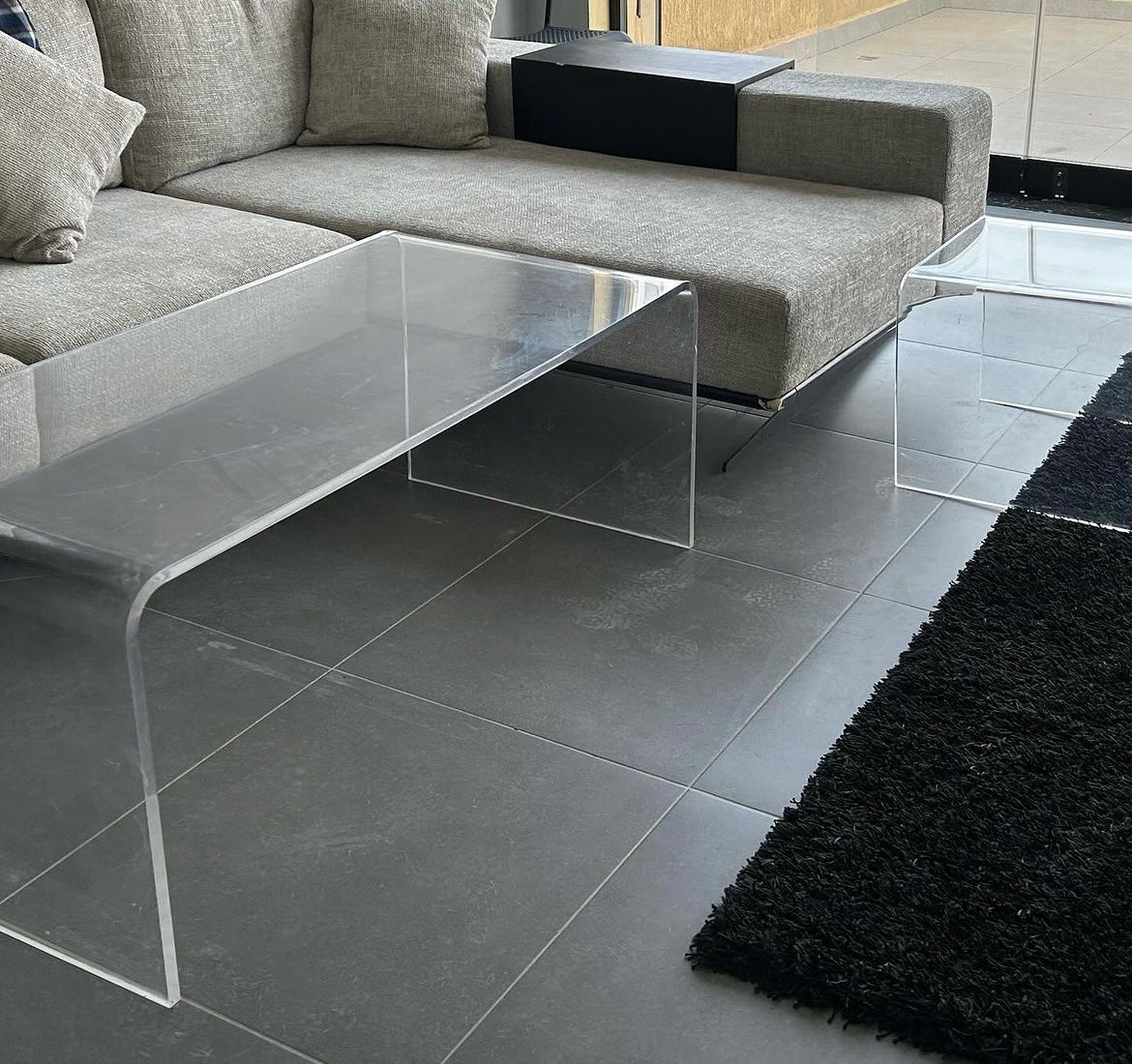 Curva Acrylic Daily Table