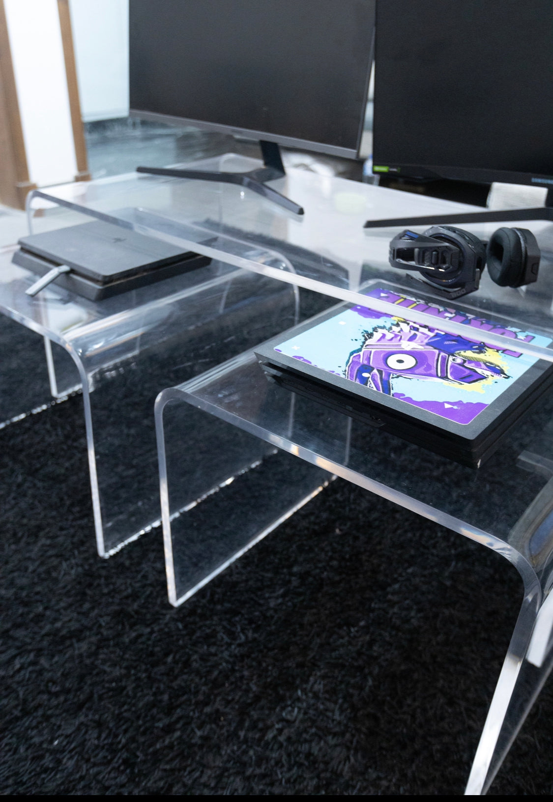 Curved Plexiglass Nesting Cocktail Table - Set of 3