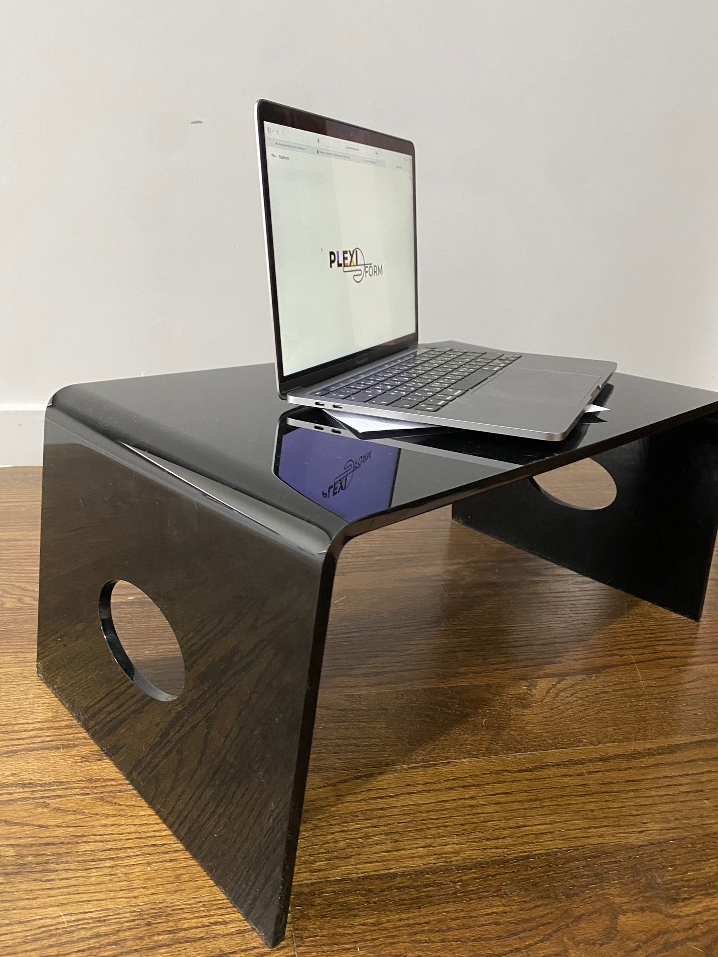 Multi-Use plexiglass tray table