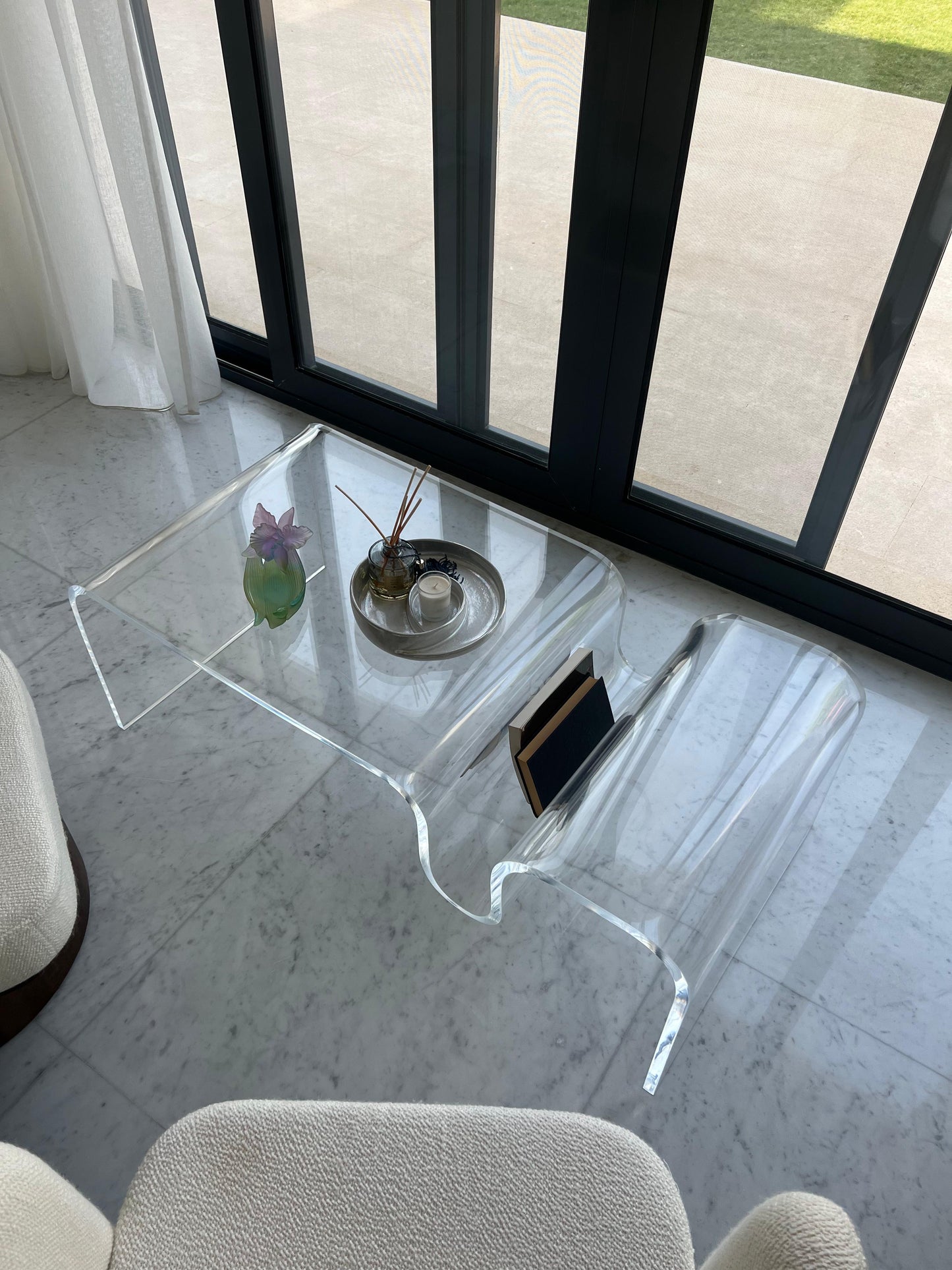 Waterfall Plexiglass Cocktail Table.