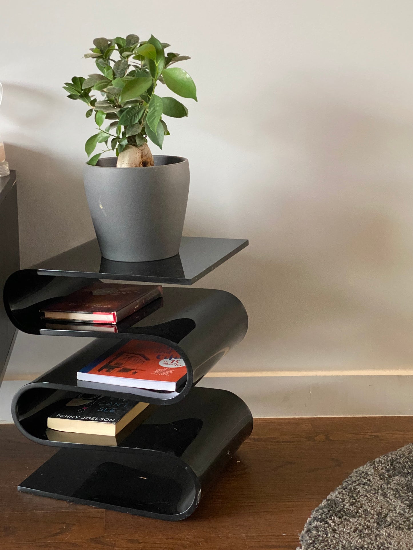 Wobble Black Acrylic End Table & Magazine Storage